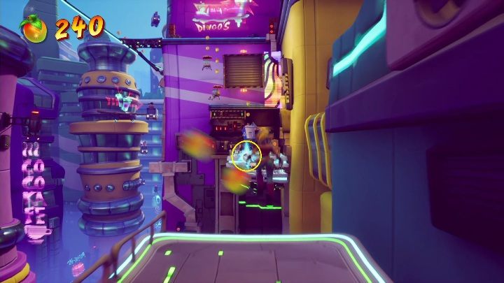 Po wejściu do windy przeniesiesz się na inną postać - Crash 4: Godzina szczytu - solucja, opis przejścia - Crash Bandicoot 4 - poradnik, solucja