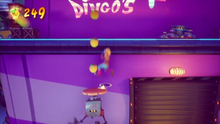 Ciekawą mechaniką jest obijanie się od parasolek - Crash 4: Godzina szczytu - solucja, opis przejścia - Crash Bandicoot 4 - poradnik, solucja