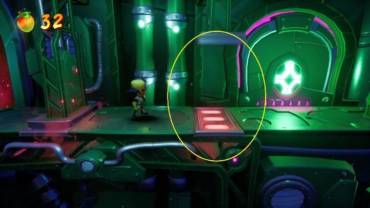 Idąc dalej natkniesz się na pułapkę, która może spaść Ci na głowę - Crash 4: Błąd pokładowy - solucja, opis przejścia - Crash Bandicoot 4 - poradnik, solucja