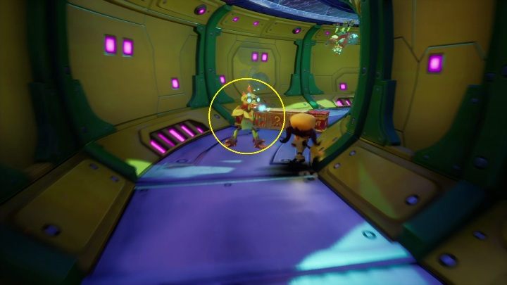 Na Twojej drodze staną przeciwnicy z bronią - Crash 4: Błąd pokładowy - solucja, opis przejścia - Crash Bandicoot 4 - poradnik, solucja