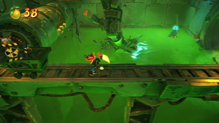 Pierwsza część jest dość prosta, musisz po prostu przeskoczyć po turbinach i torach, aby dostać się do zielonego przejścia - Crash 4: Sekretny etap - jak odblokować? - Crash Bandicoot 4 - poradnik, solucja