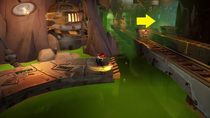 Gdy zobaczysz tory musisz przedostać się na platformę postawioną po prawej stronie - Crash 4: Sekretny etap - jak odblokować? - Crash Bandicoot 4 - poradnik, solucja