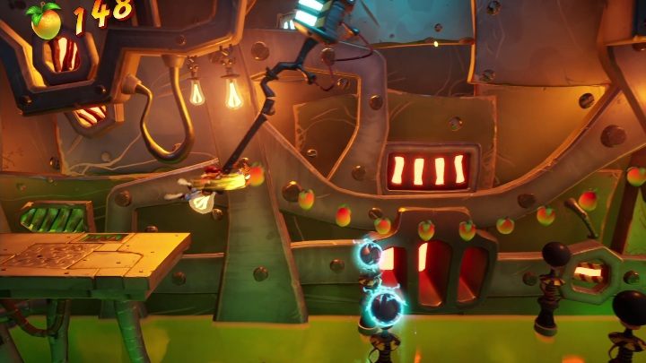 Kolejne sekwencje z poruszaniem się po wiszącej żarówce i unikanie prądu - Crash 4: Sekretny etap - jak odblokować? - Crash Bandicoot 4 - poradnik, solucja