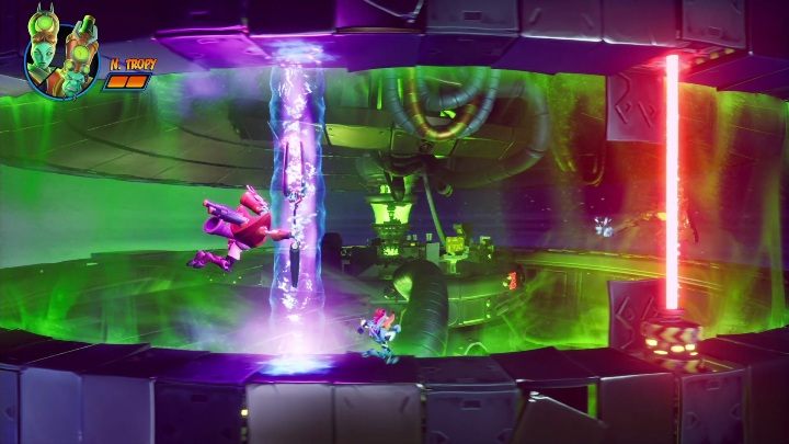 Ostatecznie jeden z przeciwników zacznie Cię gonić - Crash 4: N. Tropy - boss, jak pokonać - Crash Bandicoot 4 - poradnik, solucja