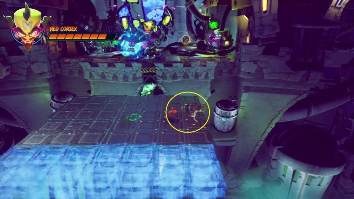 Następnie uderz nowego przeciwnika, aby pozbawić bossa kolejnej porcji zdrowia - Crash 4: Neo Cortex, finałowa walka - jak pokonać? - Crash Bandicoot 4 - poradnik, solucja