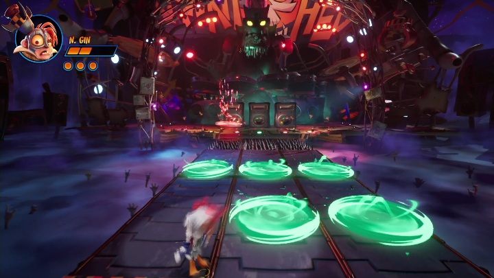 Tak jak wcześniej, po każdym wślizgu musisz trochę się cofnąć - Crash 4: N. Gin (Sceniczny Debiut) - boss, jak pokonać - Crash Bandicoot 4 - poradnik, solucja