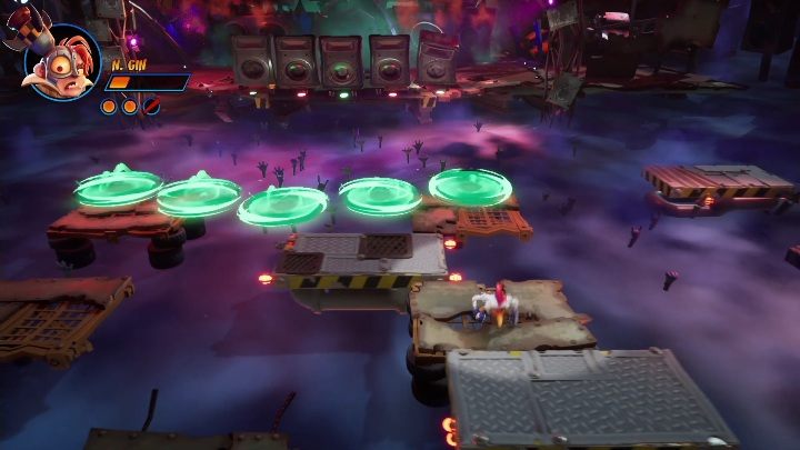 Uważaj, aby nie wpaść do wody, inaczej stracisz życie i rozpoczniesz etap od początku - Crash 4: N. Gin (Sceniczny Debiut) - boss, jak pokonać - Crash Bandicoot 4 - poradnik, solucja