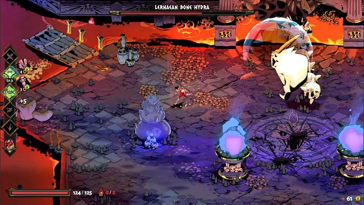 Po tym jak główna głowa hydry straci 1/3 punktów zdrowia stanie się chwilowo niezniszczalna i przyzwane zostaną mniejsze głowy - Hades: Lernejska hydra - Asfodel - boss, jak pokonać - Hades - poradnik do gry