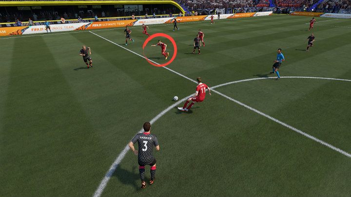 Po rozpoczęciu akcji podanie z oddaniem zawodnik inicjujący akcję zawsze wybiegnie nieco do przodu, co sygnalizowane jest szybkim ruchem ręką w określonym kierunku - FIFA 21: Podania - FIFA 21 - poradnik do gry