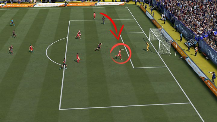 Niskie dośrodkowanie wykonywane jest tuż nad murawą więc duże zagęszczenie obrońców w polu karnym w znacznym stopniu zmniejsza szanse na to, że piłka dotrze do adresata - FIFA 21: Dośrodkowania - FIFA 21 - poradnik do gry