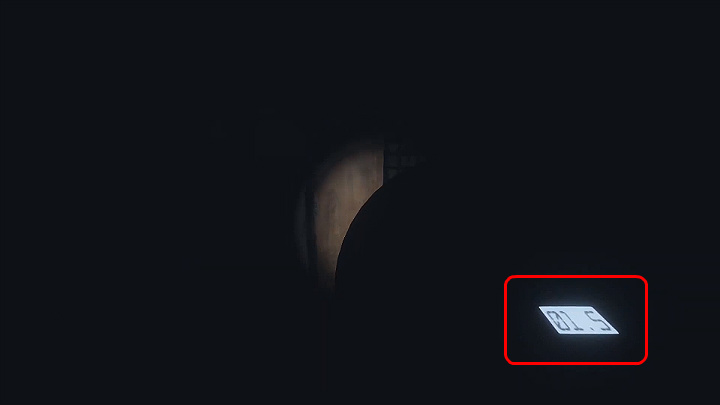 Kiedy mikrofon paraboliczny przechwyci jakiś dźwięk wartość odczytu na jego wyświetlaczu zmieni się w zależności od intensywności hałasu - na upuszczenie lekkiego przedmiotu zareaguje inaczej niż na mocne trzaśnięcie drzwiami - Phasmophobia: Mikrofon paraboliczny (Parabolic mic) - jak używać? - Phasmophobia - poradnik do gry