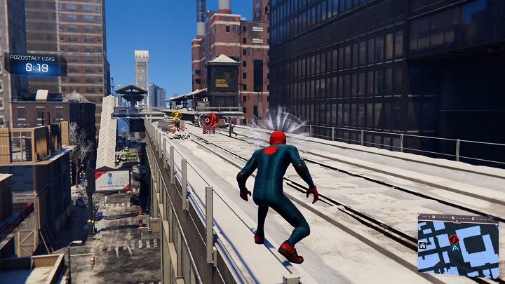 Wciśnij L1+R aby wzbić ją w powietrze, a następnie wystrzel kilkukrotnie w jej stronę (R1) pajęczą sieć - Spider-Man Miles Morales: Kłopoty w harlemskim metrze - solucja, opis przejścia - Spider-Man Miles Morales - poradnik, solucja