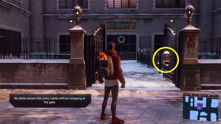 W Upper East Side pocztówka znajduje się na bramie przed budynkiem El Barrio - Spider-Man Miles Morales: Przesyłka priorytetowa - solucja, wszystkie pocztówki - Spider-Man Miles Morales - poradnik, solucja