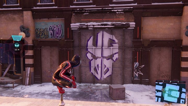 2) Następną ze skrytek odnajdziesz niedaleko siedziby Avengersów w centrum dzielnicy - Spider-Man Miles Morales: Skrytki Undergroundu - wszystkie lokacje, lista - Spider-Man Miles Morales - poradnik, solucja