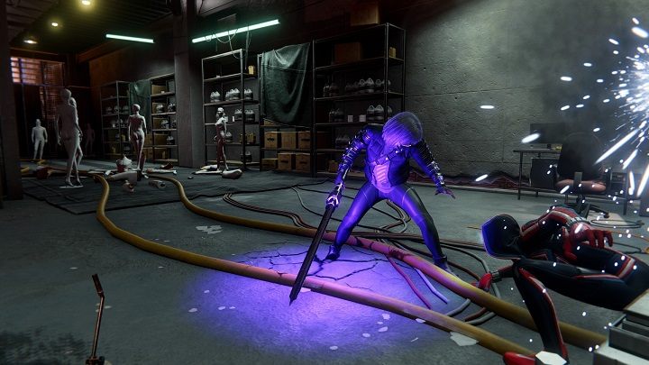 Gdy wyłączysz nadajnik, zaatakuje się wróg chowający się między manekinami - Spider-Man Miles Morales: Kryjówki Undergroundu - wszystkie lokacje, lista - Spider-Man Miles Morales - poradnik, solucja