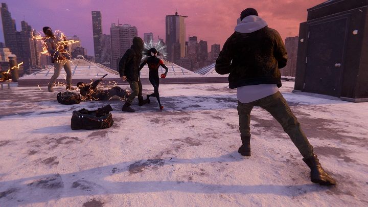 Udaj się na dach budynku w północno-zachodniej części Upper East Side - Spider-Man Miles Morales: Przestępstwa z aplikacji MSMZS - solucja, lista - Spider-Man Miles Morales - poradnik, solucja