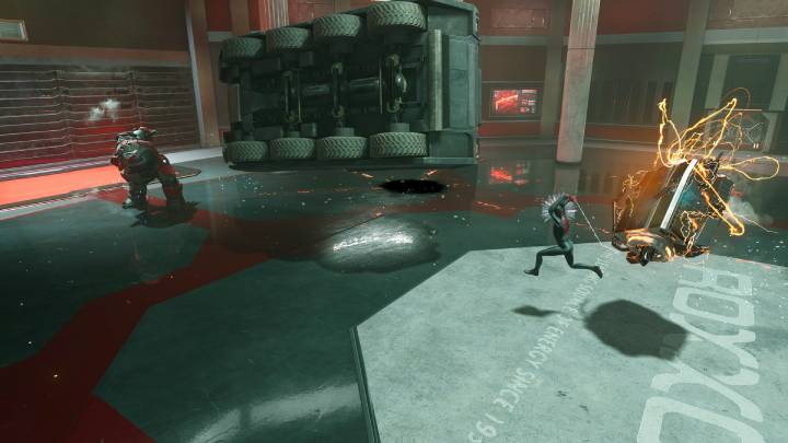 Po tym jak Rhino straci większość swojej zbroi, zacznie ciskać w ciebie pojazdami, które rozpadną się na mniejsze części - Spider-Man Miles Morales: Roxxon Rhino - boss, jak pokonać? - Spider-Man Miles Morales - poradnik, solucja