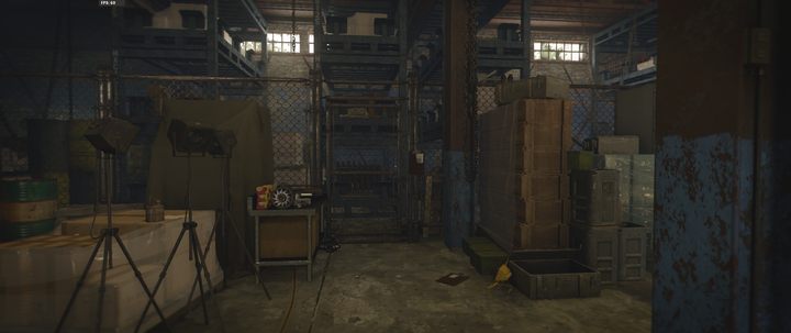 Przy furtce znajdziesz powieszoną wskazówkę, czego powinieneś szukać w bazie. - Call of Duty Cold War: Kod do bazy - jaki jest? - Call of Duty Cold War - poradnik do gry