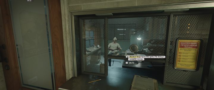 Pokaż klucz strażnikowi, inaczej nie wejdziesz do środka - Call of Duty Cold War: Desperackie Środki - solucja, opis przejścia - Call of Duty Cold War - poradnik do gry