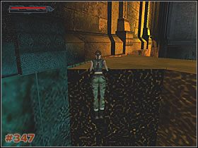 Jak tylko się na niej znajdziesz, skocz dalej, na półkę z czym w rodzaju schodku i z niej na kolejną, do rogu sali - [Misja 18] Wrath of the Beast | Tomb Raider The Angel of Darkness - Tomb Raider: The Angel of Darkness - poradnik do gry
