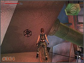 Odwróć się plecami do pokrętła i z rozbiegu przeskocz na kładkę przy maszynie (tę okrągłą) - [Misja 20] Hall of Seasons - użycie kryształów, podziemna machina i czerwony duch (cz.1) - Tomb Raider: The Angel of Darkness - poradnik do gry