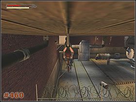 Teraz wskocz na górę - ale za żadne skarby nie od strony buchającej pary, bo zginiesz, i przesuń pudło na samej górze pod siatkę - [Misja 24] The Strahov Fortress (cz.2) | Tomb Raider The Angel of Darkness - Tomb Raider: The Angel of Darkness - poradnik do gry