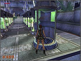 Tam znajdziesz kolejne pokrętło do obsłużenia, a jego pociągnięcie otworzy zapadnie w jednym z dziwnych urządzeń na dole - [Misja 25] The Bio-Research Facility (cz.1) | Tomb Raider The Angel of Darkness - Tomb Raider: The Angel of Darkness - poradnik do gry