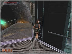 Teraz biegnij do widocznej najbardziej z prawej drabiny [#680] i postaraj się wspiąć po niej piętro wyżej - [Misja 32] Eckhardts Lab (cz.2) | Tomb Raider The Angel of Darkness - Tomb Raider: The Angel of Darkness - poradnik do gry