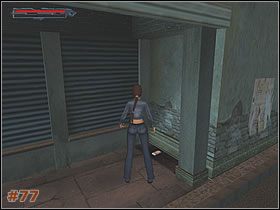 Zanim porozmawiasz ze stojącą z lewej panią [#76] , udaj się kawałek drogą w prawo - [Misja 05] Parisian Ghetto - Ulice i okolice (cz.1) - Tomb Raider: The Angel of Darkness - poradnik do gry