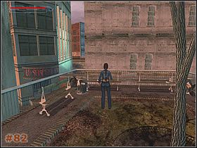 Po wyjściu z komisu udaj się od razu w lewo i dalej trasą pomiędzy budynkami [#81] - [Misja 05] Parisian Ghetto - Ulice i okolice (cz.2) - Tomb Raider: The Angel of Darkness - poradnik do gry