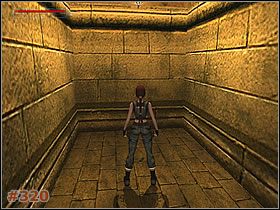 Zjedź po pochylni do tunelu poniżej i zabierz leżące tu Naboje M-V7 [#320] - [Misja 15] Hall of Seasons - przejścia do czterech sal i okrągła sala (cz.2) - Tomb Raider: The Angel of Darkness - poradnik do gry