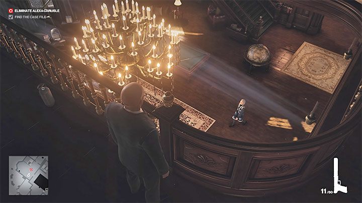 W głównym budynku posiadłości znajduje się wiele żyrandoli, które mogą być spuszczane - wystarczy trafić w linę, na której zawieszony jest żyrandol - Hitman 3: Alexa Carlisle - jak zabić? Dartmoor, solucja - Hitman 3 - poradnik, solucja