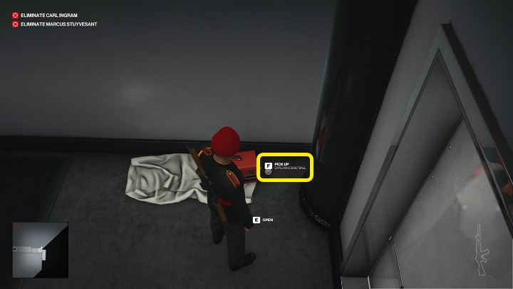 Za czerwoną skrzynką z narzędziami znajdziesz wybuchającą piłeczkę golfową - Hitman 3: Carl Ingram - jak zabić? Dubaj, solucja - Hitman 3 - poradnik, solucja