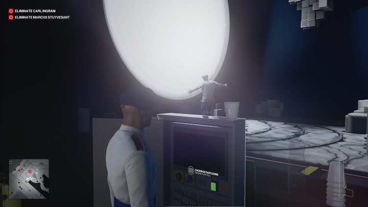 Teraz zejdź na dół i podejdź do tablicy sterowniczej widocznej na powyższym obrazku - Hitman 3: Marcus Stuyvesant - jak zabić? Dubaj, solucja, opis przejścia - Hitman 3 - poradnik, solucja
