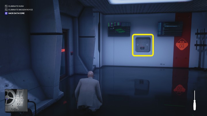 Otwórz kratkę wentylacyjną, ale wyjdź na korytarz dopiero w momencie, gdy strażnik nie będzie patrzył w Twoją stronę - Hitman 3: Data Core - jak zhakować? - Hitman 3 - poradnik, solucja