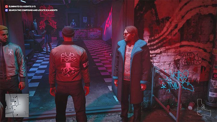 Główne wejście do budynku klubu jest w jego południowej części (punkt 8 na mapie) i rozpoznasz je po długiej kolejce - Hitman 3: Klub Holle - jak wejść do środka? - Hitman 3 - poradnik, solucja
