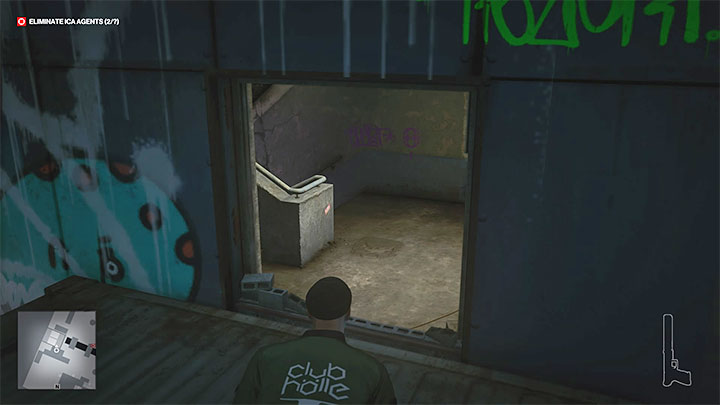 Alternatywnie możesz też udać się do drzwi prowadzących do klatki schodowej klubu (punkt 22 na mapie) - jest to na północny-zachód od baru Chill Out - Hitman 3: Klub Holle - jak wejść do środka? - Hitman 3 - poradnik, solucja