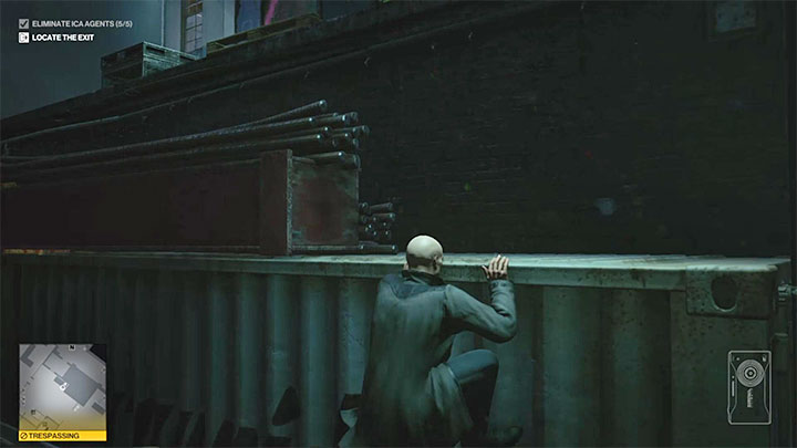 Alternatywnie możesz również w tym samym miejscu rozpocząć wspinaczkę - Hitman 3: Klub Holle - jak wejść do środka? - Hitman 3 - poradnik, solucja