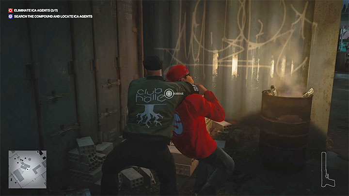 W celu skorzystania z możliwości użycia skutera musisz ukraść kluczyki, które są w posiadaniu dostawcy żywności - Hitman 3: Mapa Berlina - jak opuścić? - Hitman 3 - poradnik, solucja