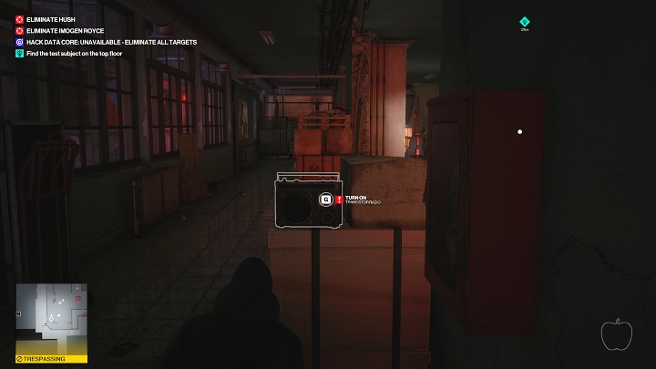 Korzystając z dostępnych zasłon przejdź na drugą stronę pokoju - Hitman 3: Hush - jak zabić? Chongqing, Chiny, solucja - Hitman 3 - poradnik, solucja