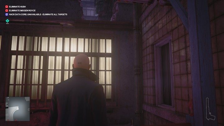 Przejdź na koniec balkonu, a następnie przeskocz przez barierkę i po rynnie wdrap się na wyższe piętro sąsiedniego budynku - Hitman 3: Imogen Royce - jak zabić? Chongqing, Chiny, solucja - Hitman 3 - poradnik, solucja