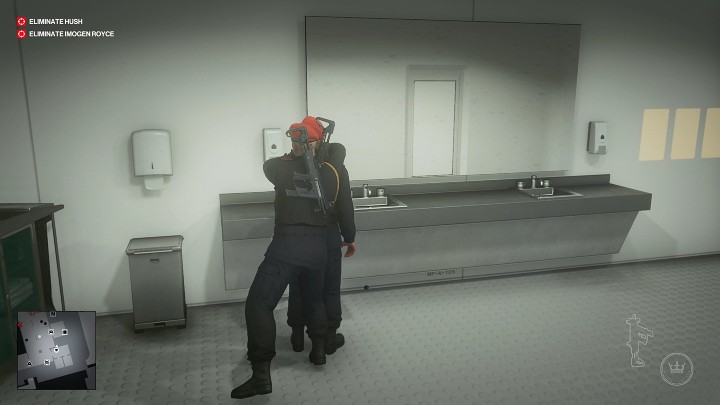 Schowaj się za kwietnikami i poczekaj, aż strażnik wejdzie do toalety - Hitman 3: Monitoring w Chongqing (China) - gdzie sabotować? - Hitman 3 - poradnik, solucja