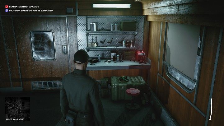 Jeśli chcesz, na stole warsztatowym możesz stworzyć pistolet z tłumikiem (wyzwanie The Gun Muffler) - Hitman 3: Arthur Edwards - jak zabić? Carpathian Mountains, solucja - Hitman 3 - poradnik, solucja