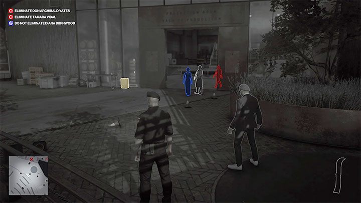 Diana oznaczana jest na niebiesko po załączeniu trybu instynktu - Hitman 3: Spotkanie z Dianą Burnwood - solucja, opis przejścia - Hitman 3 - poradnik, solucja