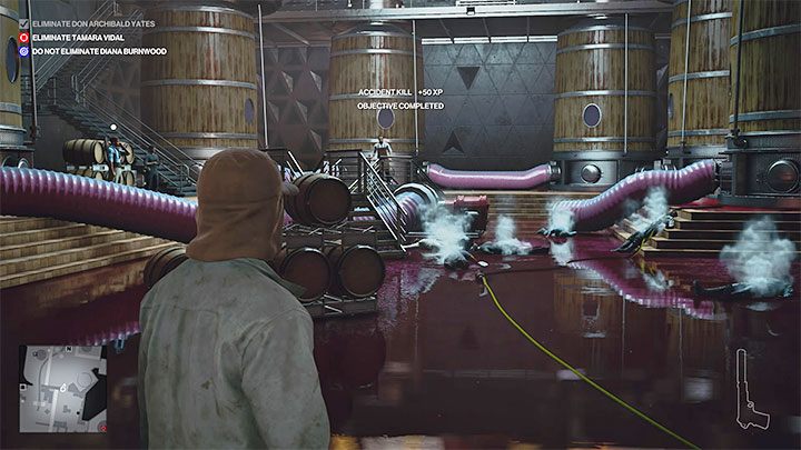 Zaczekaj aż dotrze w to miejsce Don Yates i aż zejdzie do zalanej części sali - Hitman 3: Over the Top - Mendoza, solucja, zadania fabularne - Hitman 3 - poradnik, solucja