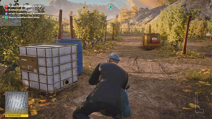 Możesz zaatakować dowolnego pracownika winiarni, ale najłatwiej jest wytypować do ataku jedną z osób, które uczestniczyły w spotkaniu z Vargasem (powyższy obrazek) - Hitman 3: The Tour - Mendoza, solucja, zadania fabularne - Hitman 3 - poradnik, solucja