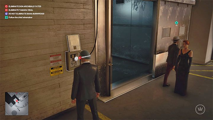 Jeśli chcesz żeby zginęła wyłącznie Tamara, to użyj obiektu do rzucania i spraw żeby Vargas wyszedł z chłodni - Hitman 3: The Tour - Mendoza, solucja, zadania fabularne - Hitman 3 - poradnik, solucja
