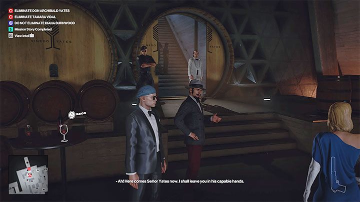 Dotrzecie do pomieszczenia z beczkami (punkt 29 na mapie) gdzie pojawi się Don Yates - Hitman 3: The Tour - Mendoza, solucja, zadania fabularne - Hitman 3 - poradnik, solucja