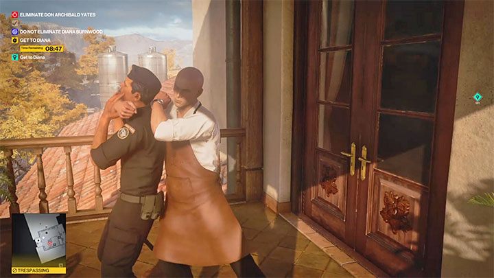 Zaczekaj aż wszyscy pojawią się na piętrze (punkt 50 na mapie) - dwóch wartowników uda się na balkoniki, a trzeci będzie pozostawał w pomieszczeniu z Dianą - Hitman 3: Closing Statement, Mendoza - solucja, opis przejścia, jak odblokować? - Hitman 3 - poradnik, solucja