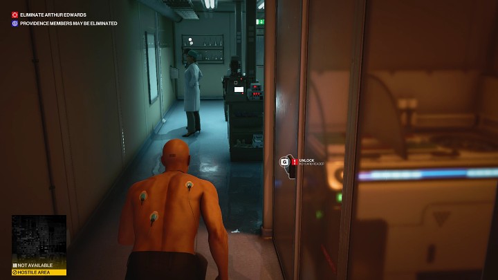 W dalszej części korytarza spotkasz dwóch pracowników - Hitman 3: Bullet Train - jak odblokować trofeum/osiągnięcie? - Hitman 3 - poradnik, solucja